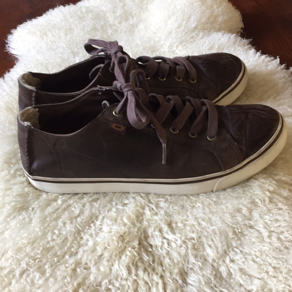 UGG Australia Roxford Bomber shoes - Picture 4 of 9